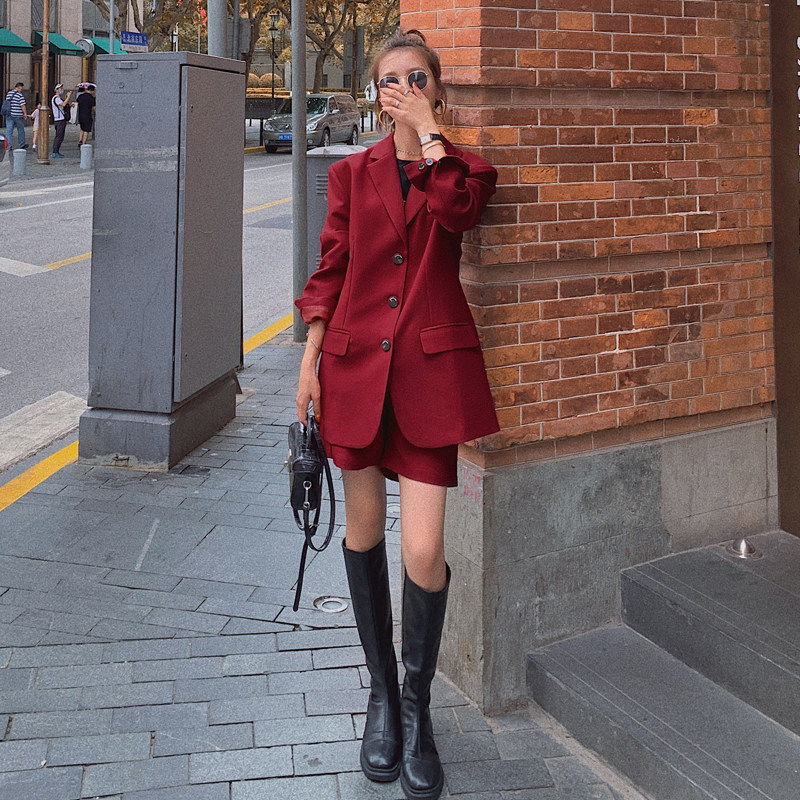 秋季新款酒红色网红小西装短裤两件套女气质休闲韩版宽松西服套装