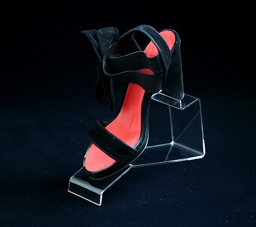 七字型鞋托架: 本店可根据顾客要求，定制各类亚克力制品！