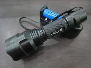 神火ultrafire C8 五档超远射 强光手电CREE Q5 1电1冲套装