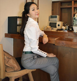 韩版新款时尚特色排扣白色长袖衬衫女宫廷优雅修身泡泡袖衬衣