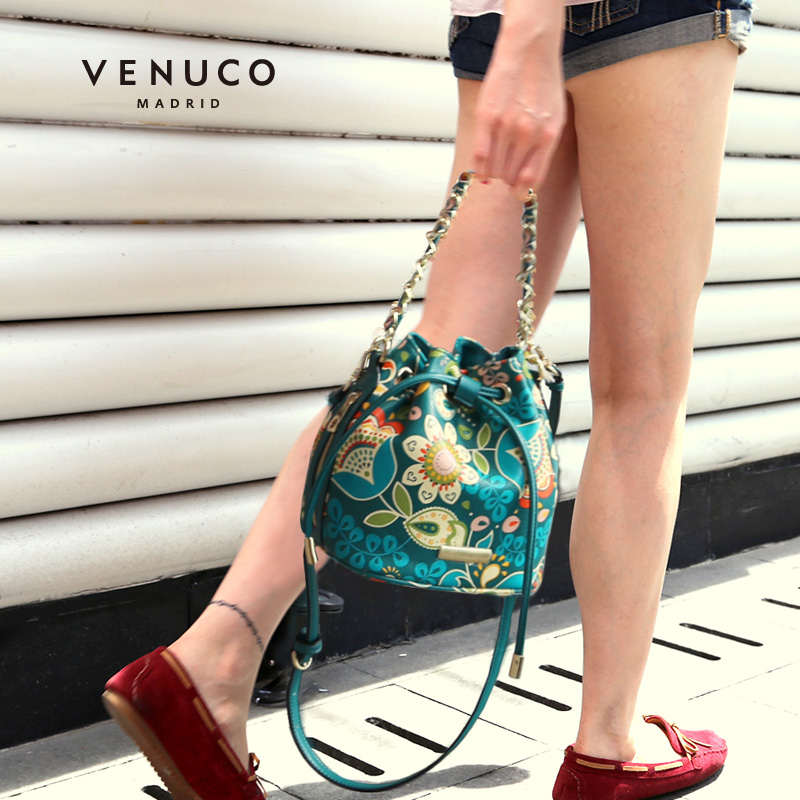 VENUCO原创印花时尚单肩斜跨水桶包 女复古手提链条迷你小水桶包