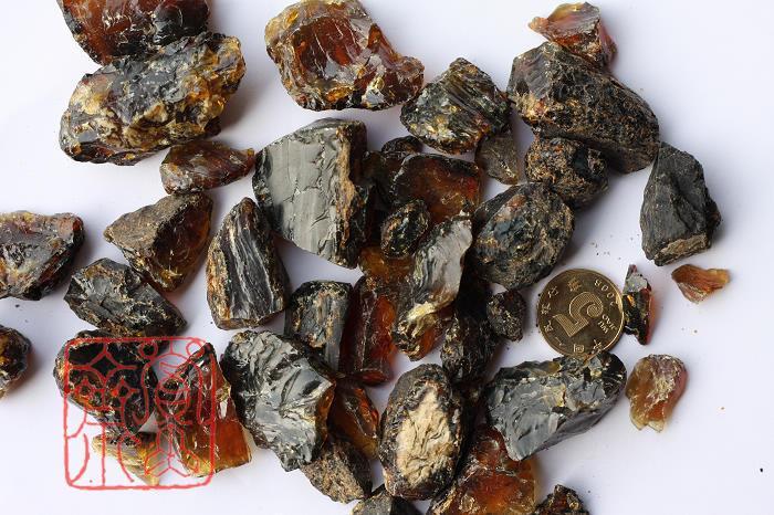印尼婆罗洲中大棕红血琥珀碎料/碎石原矿料1.5元1克