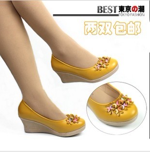 包邮大千女鞋高跟时尚新款 串珠花朵圆头浅口坡跟淑女鞋单鞋黄色