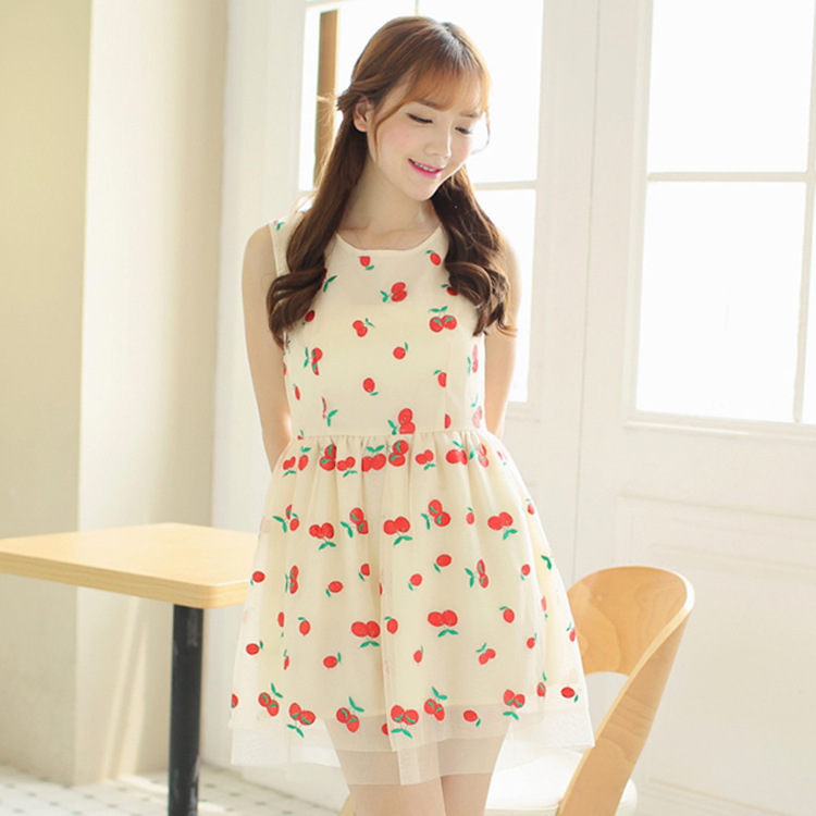 2015夏装韩版新款朵以女装甜美刺绣拼接网纱蓬蓬裙背心裙连衣裙