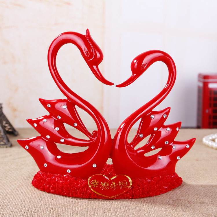 家居饰品结婚礼物陶瓷工艺客厅装饰摆件现代摆设家饰红色情侣天鹅