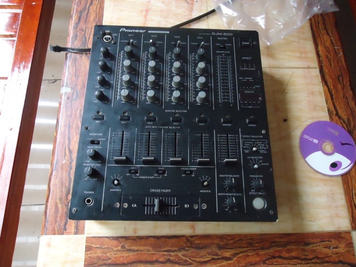 出售 PIONEER先锋DJM500混音台一个 成色一般 功能正常 没问题