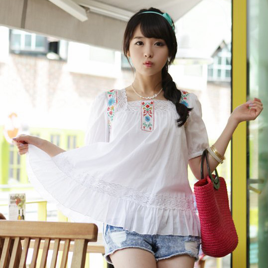 2011韩版女装 民族风手工刺绣花白色短袖衬衫 超可爱娃娃衫