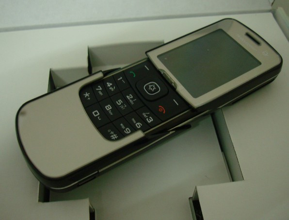 华立H318　全国联保　CDMA手机　钢壳设计　优雅时尚　震撼价