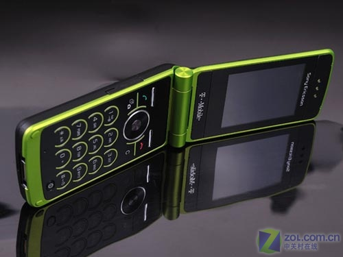 索尼爱立信 Z780i /TM506 时尚翻盖手机 200像素 2.2英寸大屏