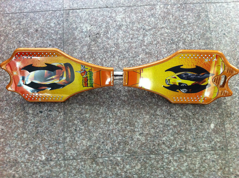 2015新款烤漆活力板二轮闪光儿童游龙板蛇板滑板车成人蝙蝠火箭板