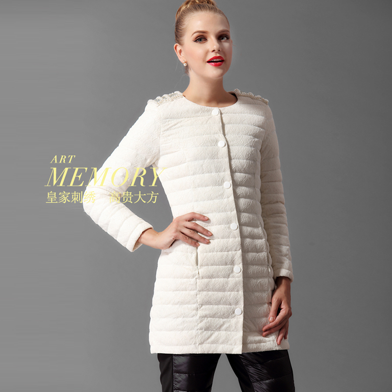 欧洲站品牌女装2014冬装新款梦幻白色蕾丝镶钻修身气质圆领羽绒服