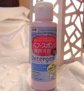 日本大创粉扑清洗剂 化妆刷清洁剂 绝佳帮手80ml
