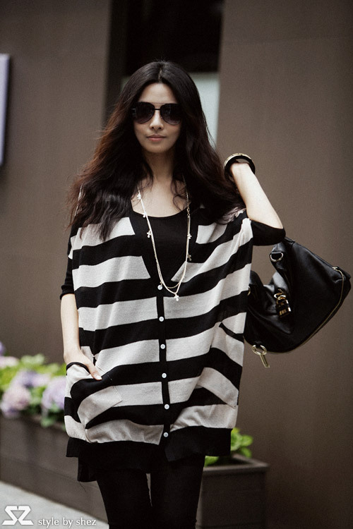 韩国SZ韩版秋装新款2011女装黑白条纹中长款针织衫开衫外套