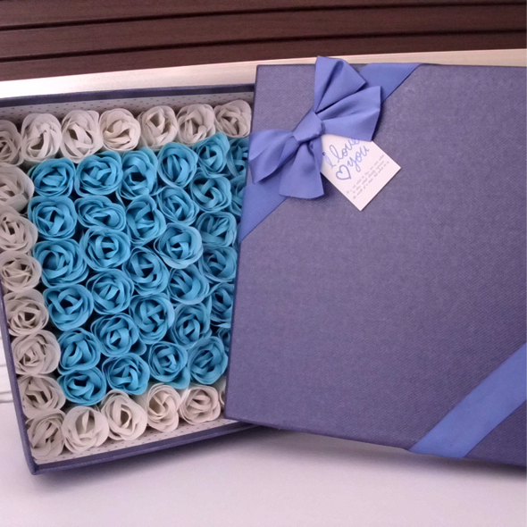 汉美-深蓝色-白色加蓝色玫瑰精油花（64朵花-66朵花）