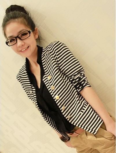 春装新品2011韩版女士中短款长袖黑白条纹修身个性小西装外套