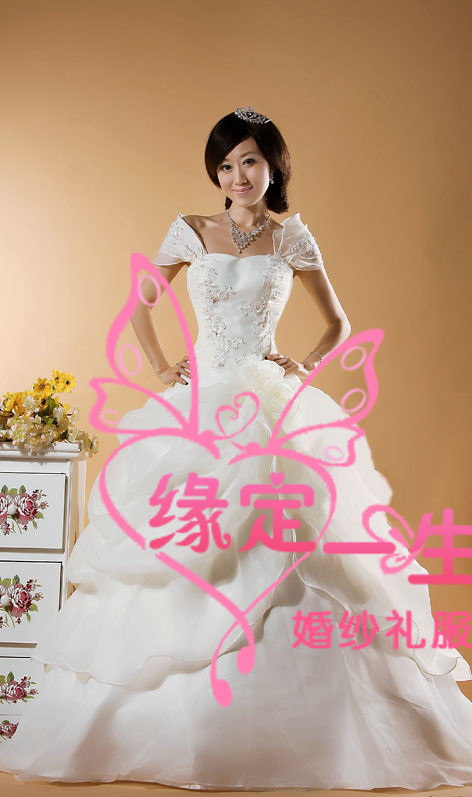欧美婚纱礼服 新款2013一字肩复古性感蕾丝显瘦婚纱韩版公主拖尾