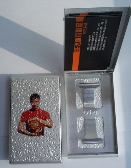 篮球NBA纪念品易建联彩印雕花铝自动名片盒(雄鹿)