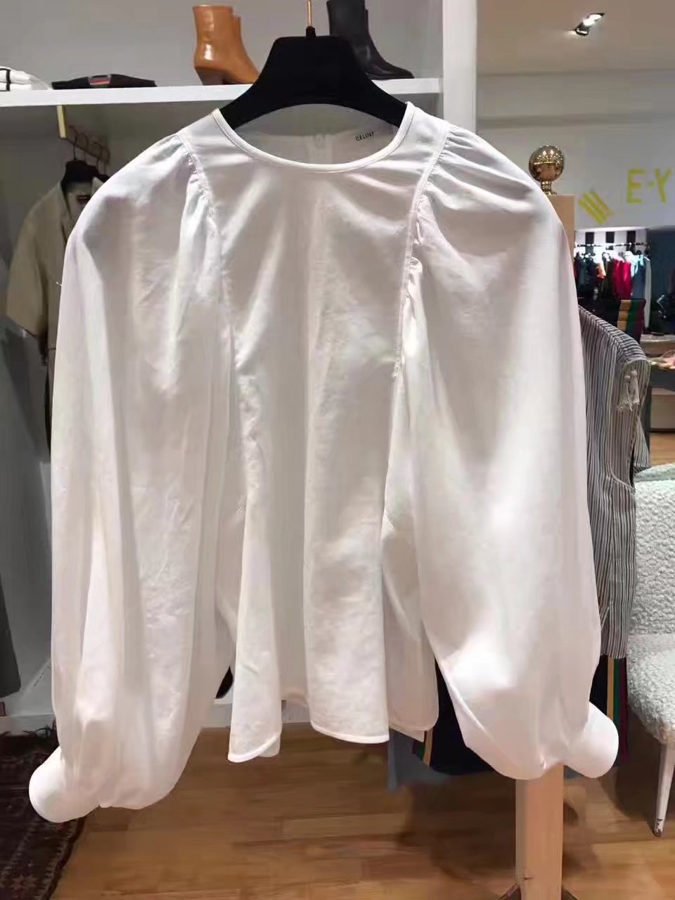 VITA全球购CELINE 女士白色蝙蝠灯笼袖 长袖衬衫 上衣