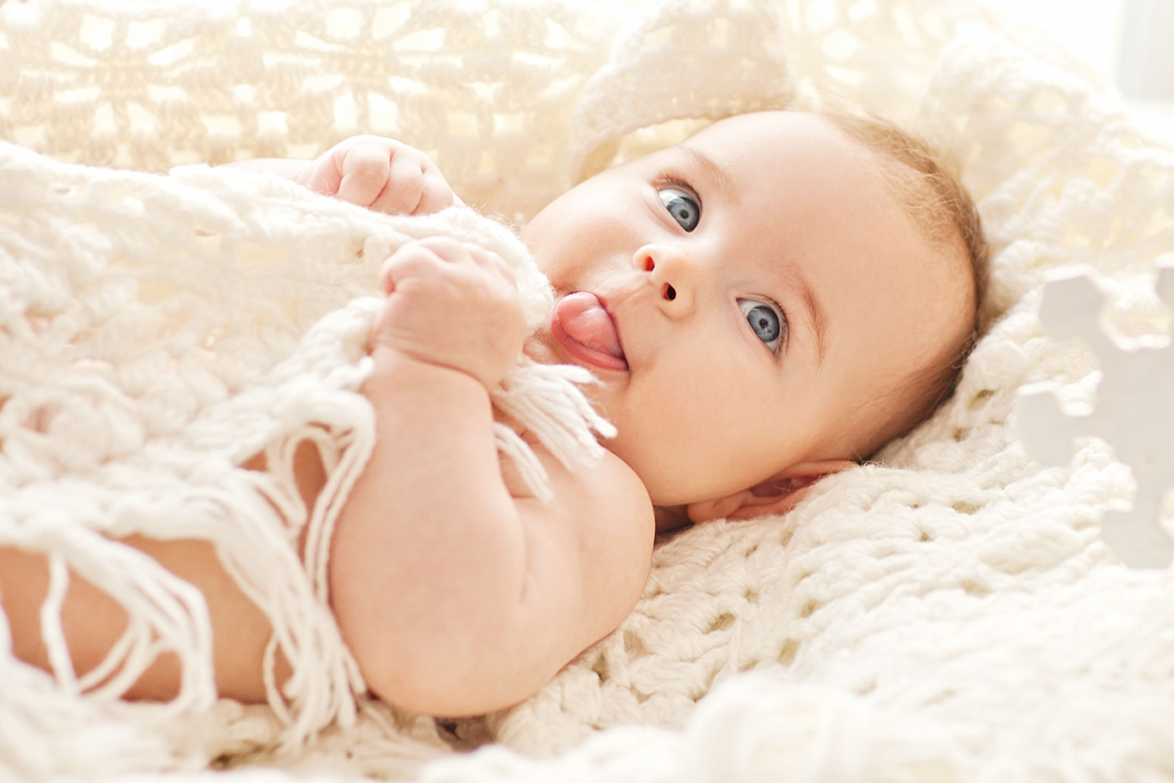 超萌外国混血宝宝海报大眼睛娃娃贴画婴儿图片床头照怀孕贴画A25