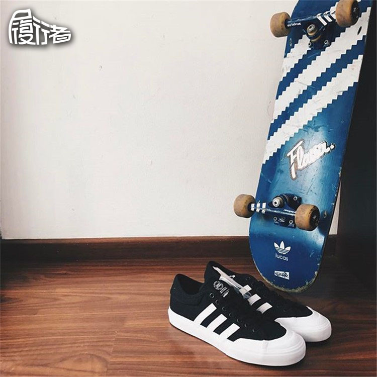 履行者 Adidas三叶草 MATCHCOURT黑白运动帆布板鞋 F37383/F37382