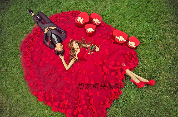 2015年新款影楼主题服装红色抹胸型拖尾摄影婚纱礼服时尚户外草坪