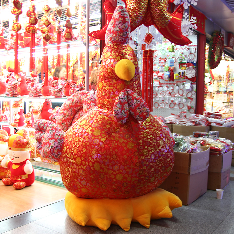新年装饰摆件绒布福鸡商场装饰布置鸡年吉祥物橱窗摆件春节装饰品