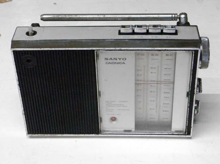 特价正品日本原装Sanyo/三洋 老古董13f-b60收音机收藏品