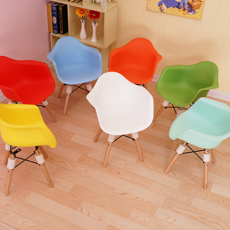 现代简约伊姆斯椅子 儿童餐椅实木 多功能幼儿园居家餐椅加固
