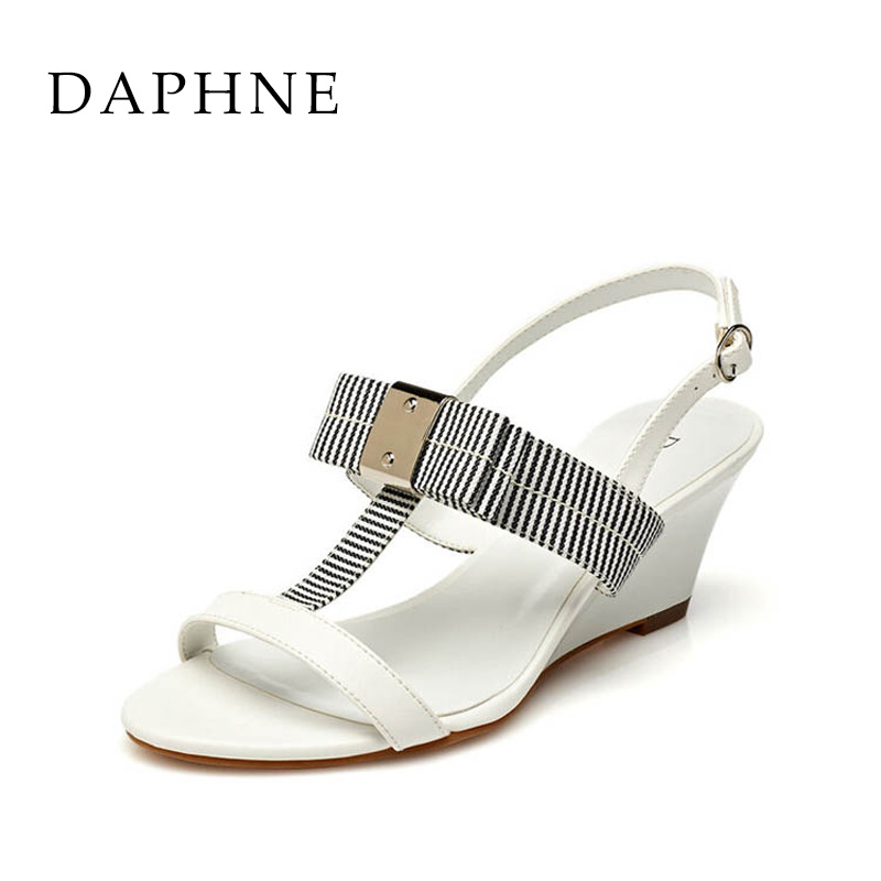 Daphne/达芙妮春夏款时尚T型撞色扣带坡跟凉鞋1515303035