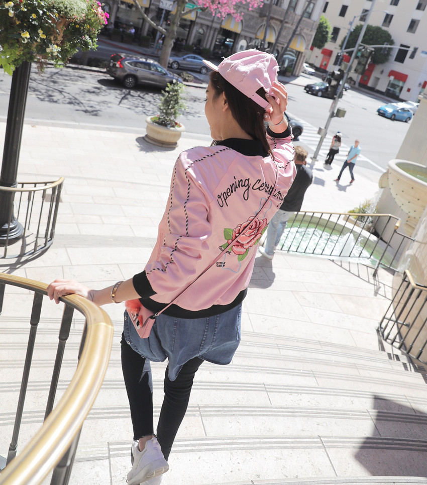 @ZY喜哥 超粉嫩的粉色花朵刺绣棒球服 超细致的工艺 穿上会肤色粉