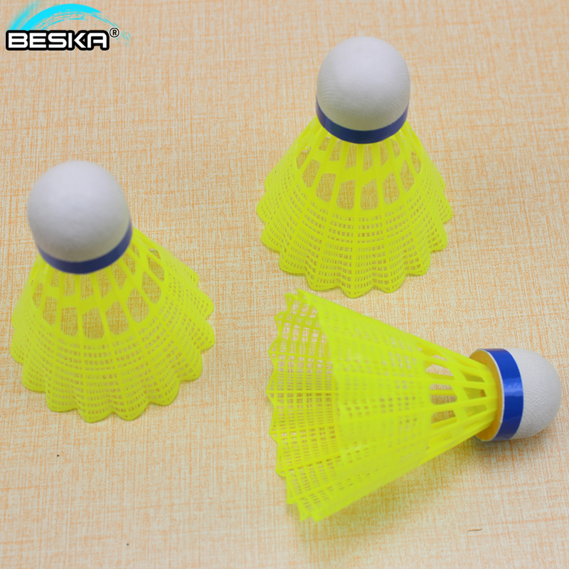百斯卡尼龙羽毛球耐打黄色白色塑料羽球 塑料羽毛球