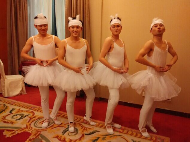 四小天鹅芭蕾舞裙演出服装男女成人黑白天鹅湖舞蹈裙反串服练功夫
