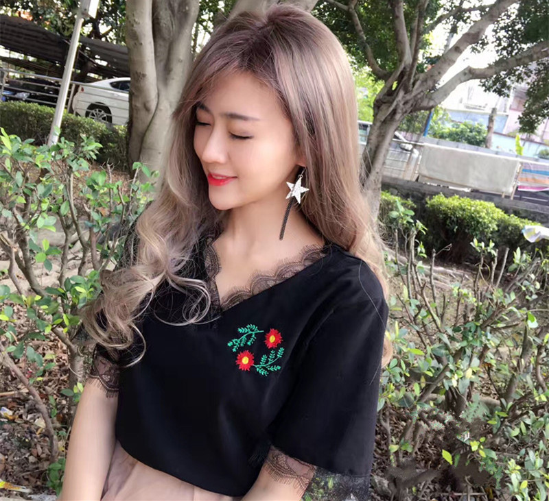夏装新款韩版刺绣花朵拼接蕾丝V领宽松短袖T恤女学生打底上衣726