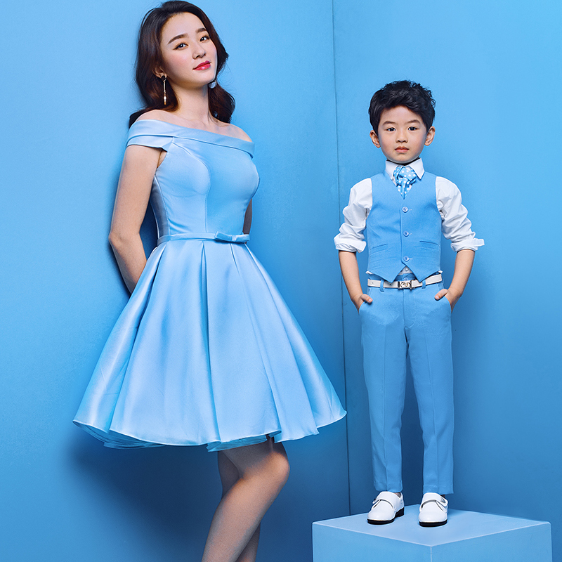 2022展会新款亲子主题服装影楼全家福拍照母子韩式天蓝色时尚套装