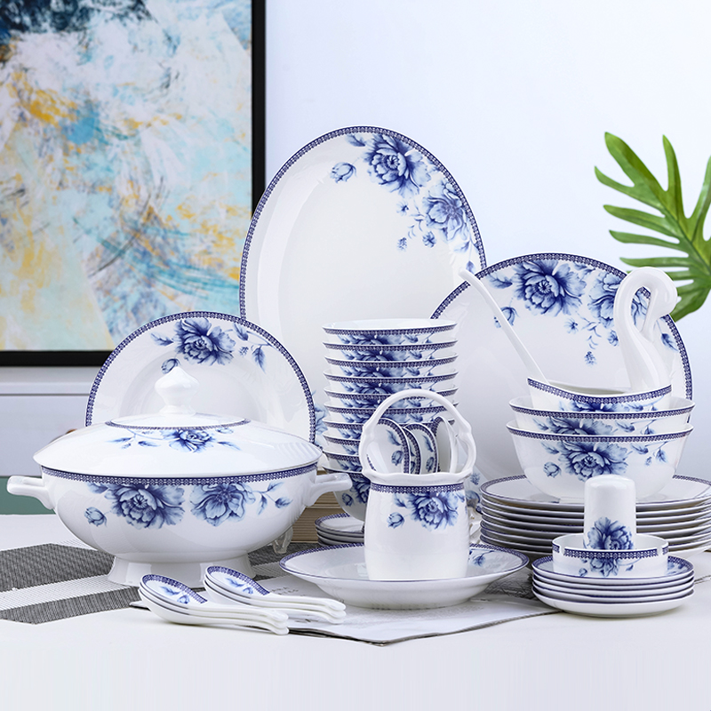 景德镇陶瓷碗盘勺高档碗碟套装家用青花瓷碗中式骨瓷餐具套装碗盘