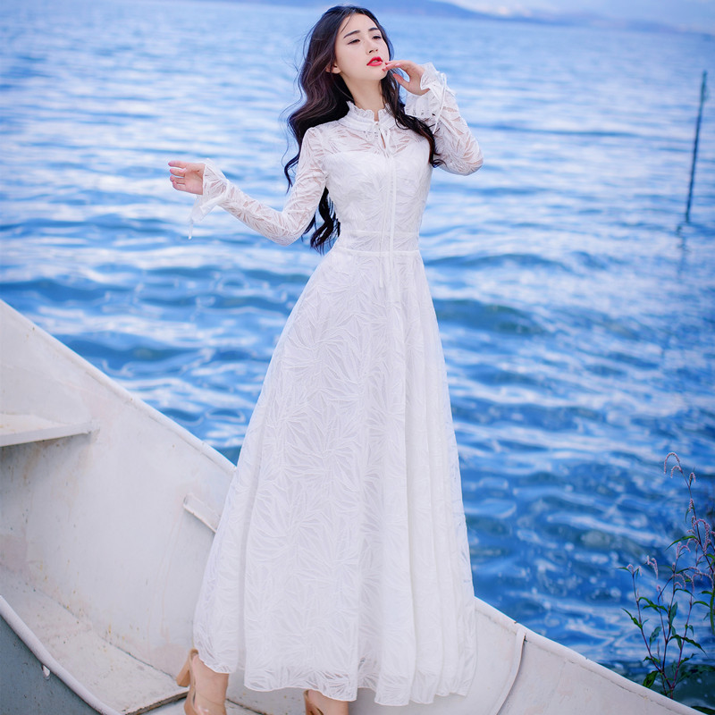 秋季白色仙女系带收腰显瘦连衣裙文艺复古喇叭袖气质超仙度假长裙