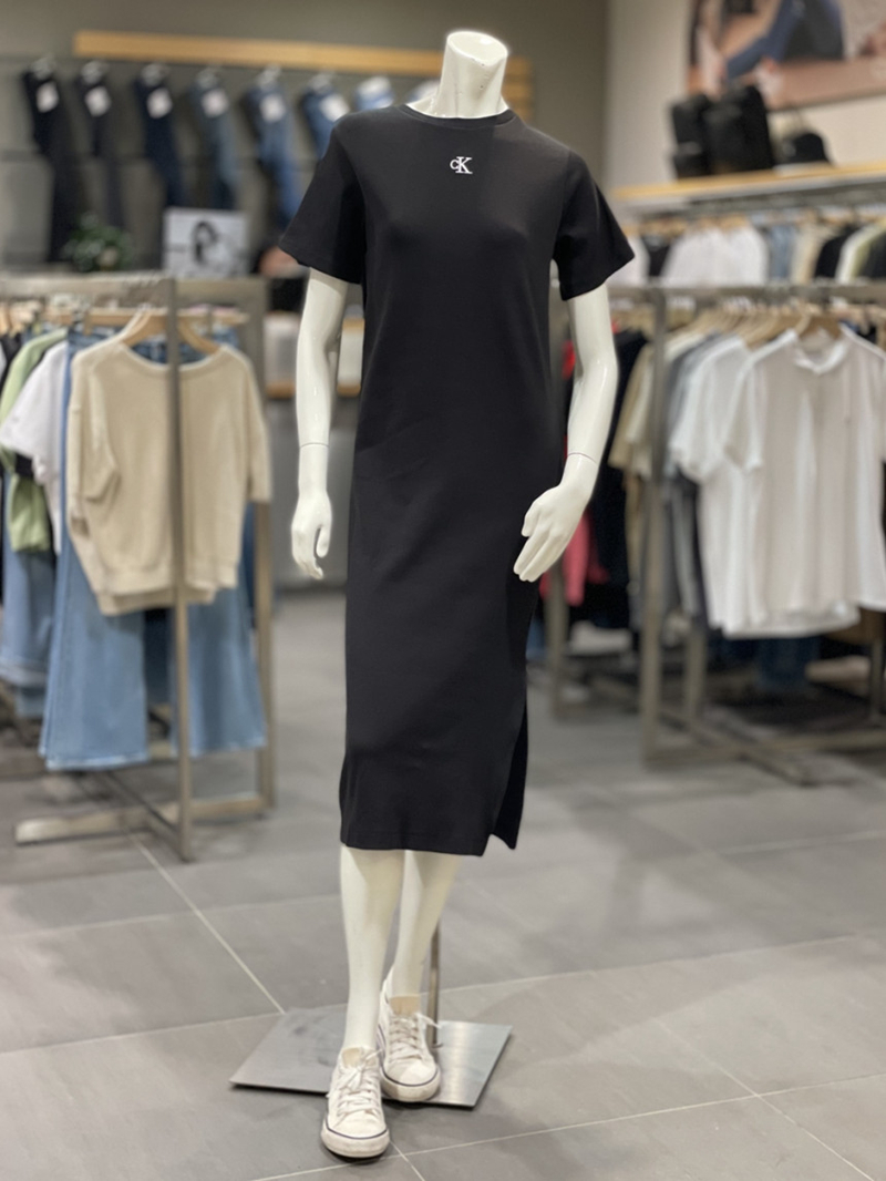 韩国代购Calvin Klein/凯文克莱22夏女长款显瘦黑色连衣裙J218405