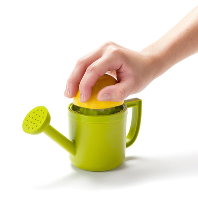 柠檬手动榨汁机创意绿色超可爱洒水壶造型 lemon juicer 挤柠檬器