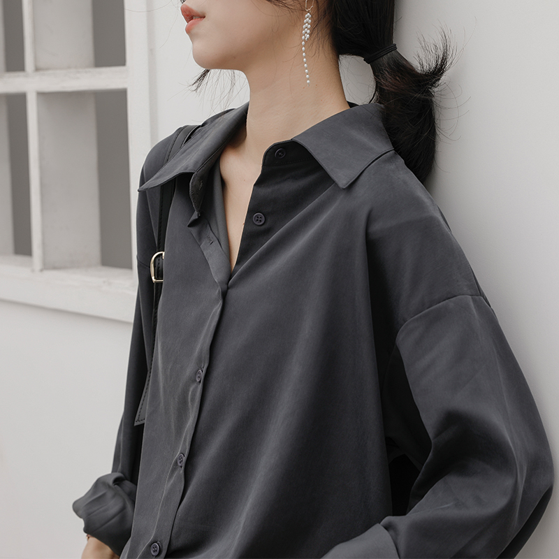 冷淡风垂感灰色衬衫女设计感小众宽松复古港味长袖内搭叠穿黑衬衣