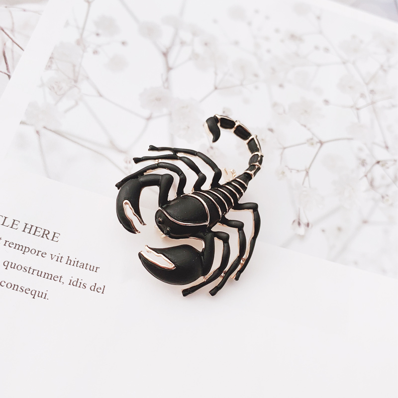 韩版时尚潮款黑色优雅蝎子胸针复古金属花纹领针酷酷的饰品别针