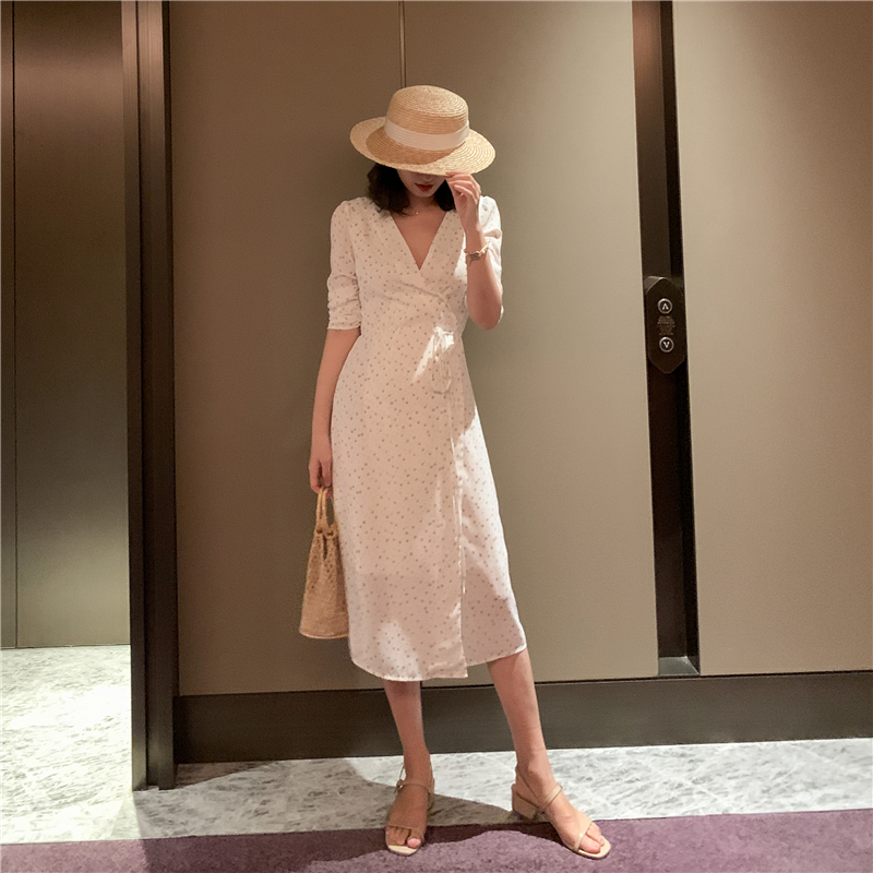 飒纳法式小众V领气质连衣裙女2021夏新款短袖设计感复古桔梗裙
