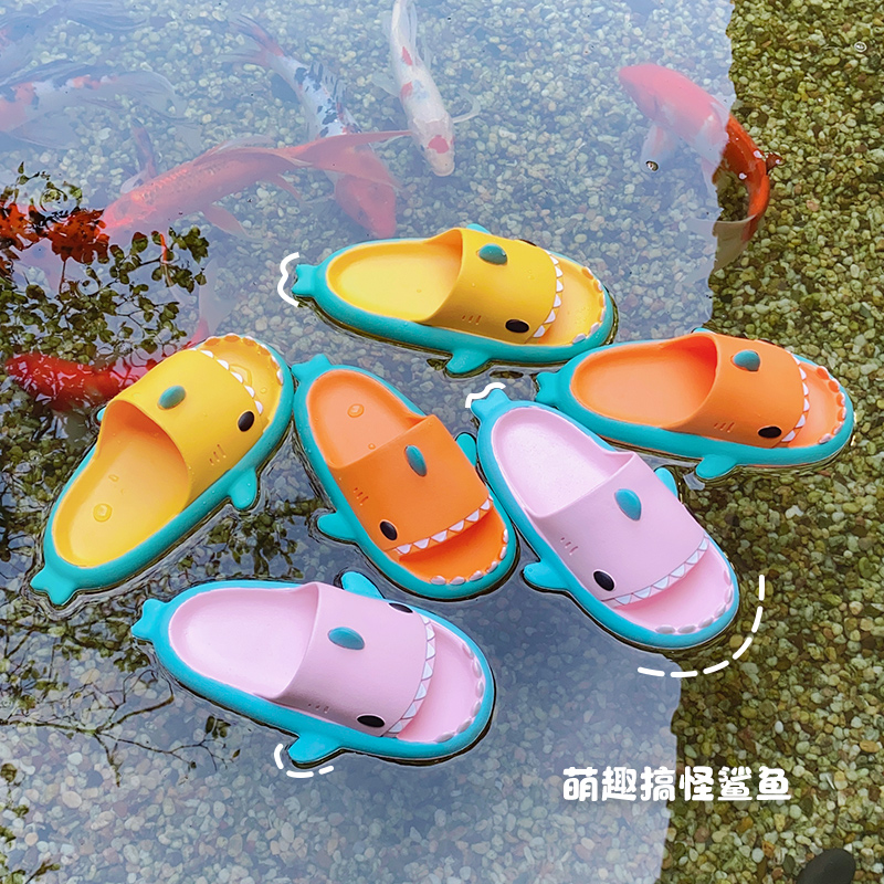 日本GP搞怪鲨鱼凉拖鞋女夏天粉色男女童手绘彩虹色时尚学生沙滩鞋