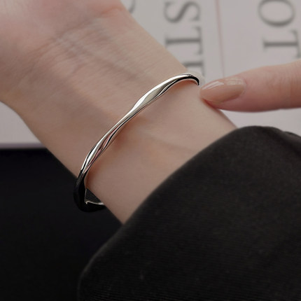 莫比乌斯环手镯女年轻款手环小众设计高级感素圈手链镯子戒指