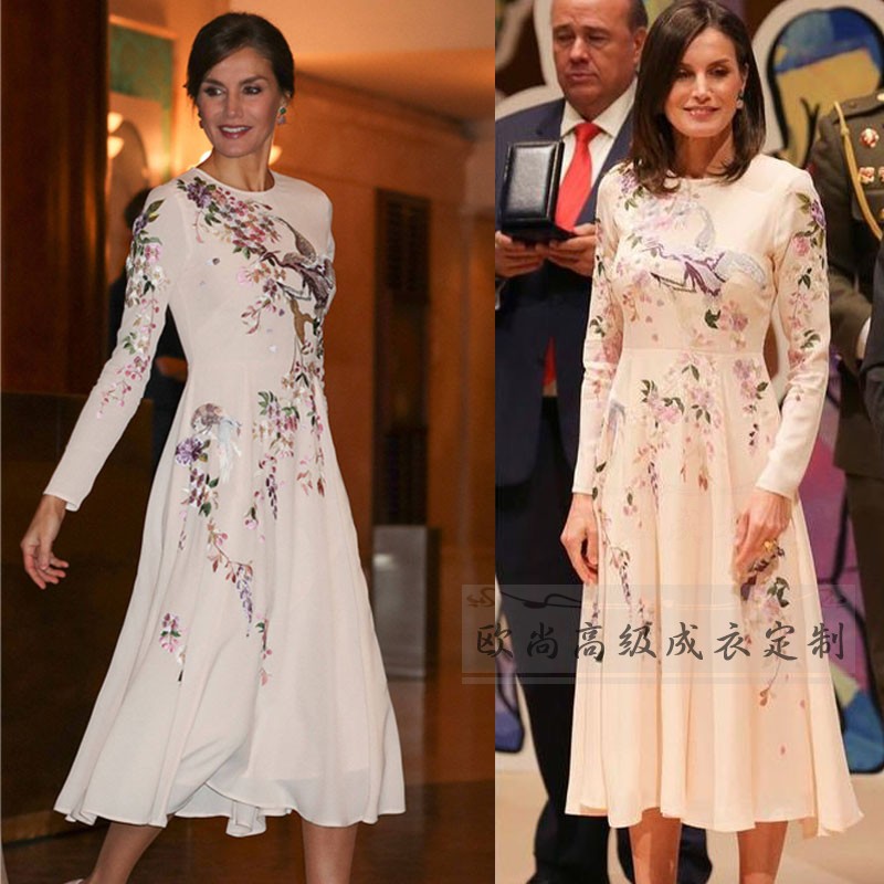 高级定制西班牙王妃同款米白色仙鹤重工刺绣连衣裙女长款大摆优雅