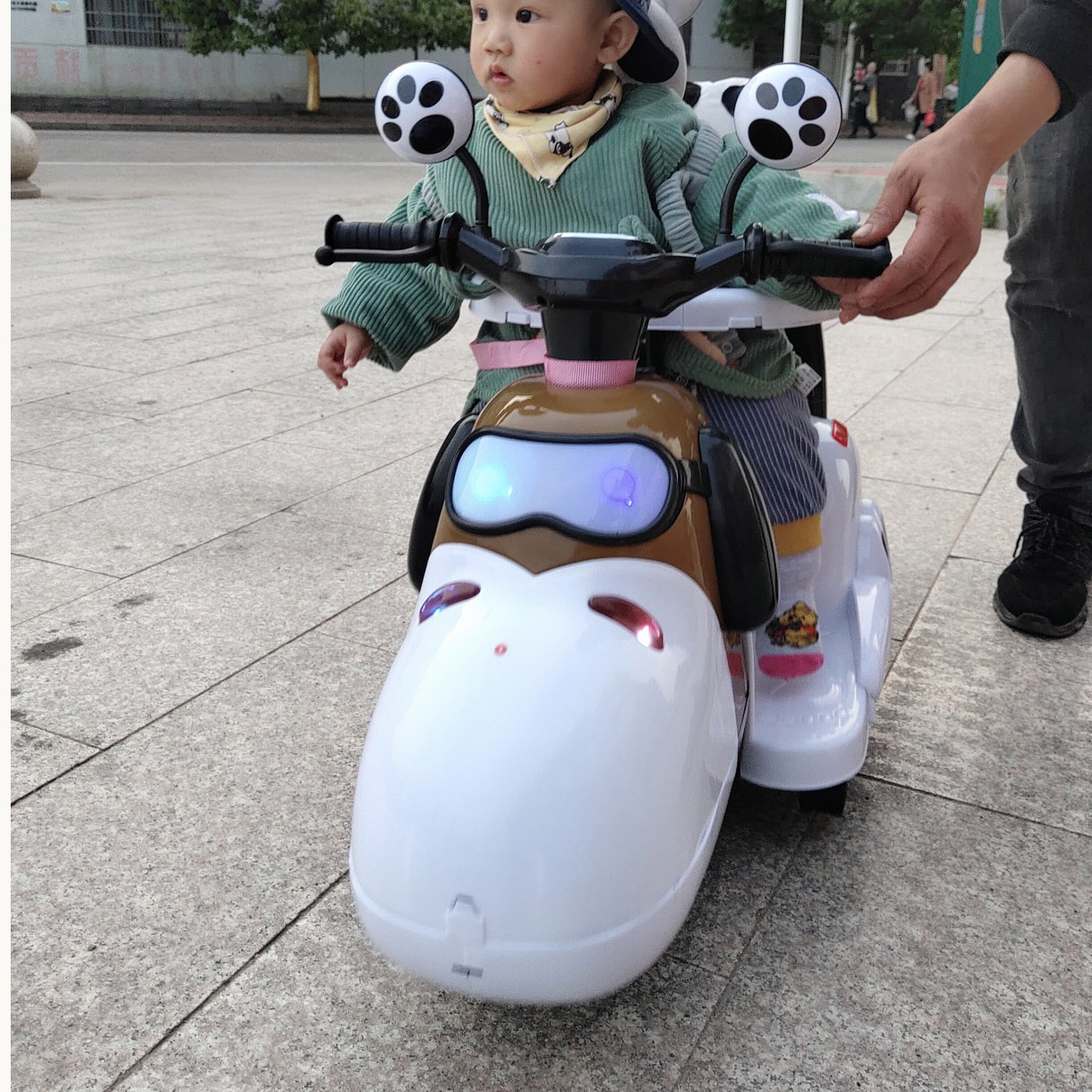倒霉熊电动三轮小摩托车儿童6-6岁轻便手推车小孩充电可坐骑玩具